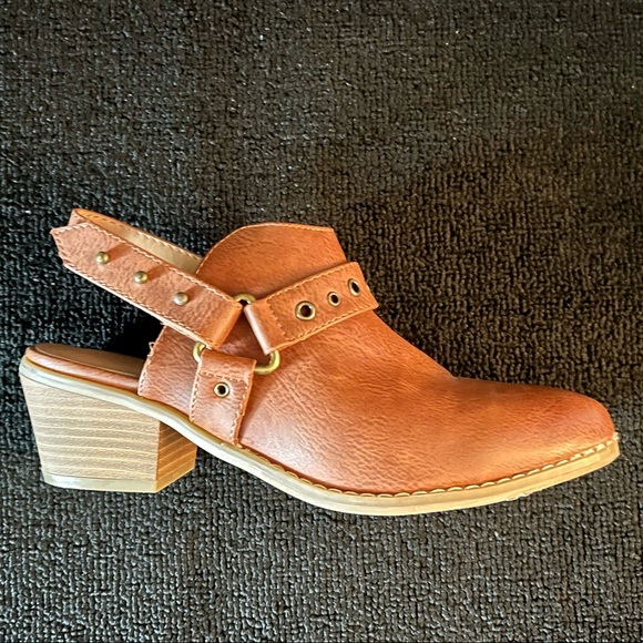 Universal Thread Mules - Picture 2 of 5